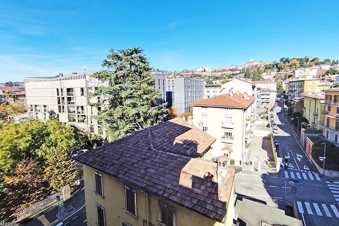 Appartamento in vendita a Bergamo, Centrale