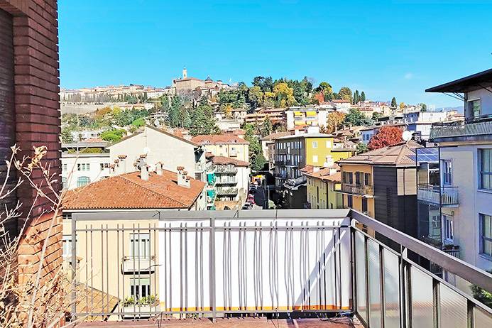 Appartamento in vendita a Bergamo, Centrale