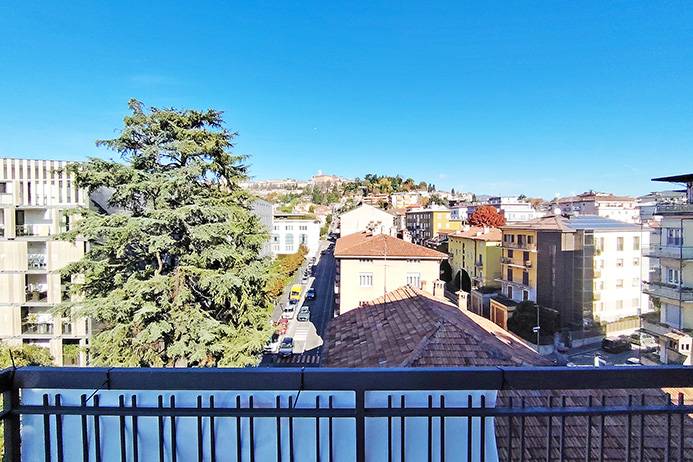 Appartamento in vendita a Bergamo, Centrale