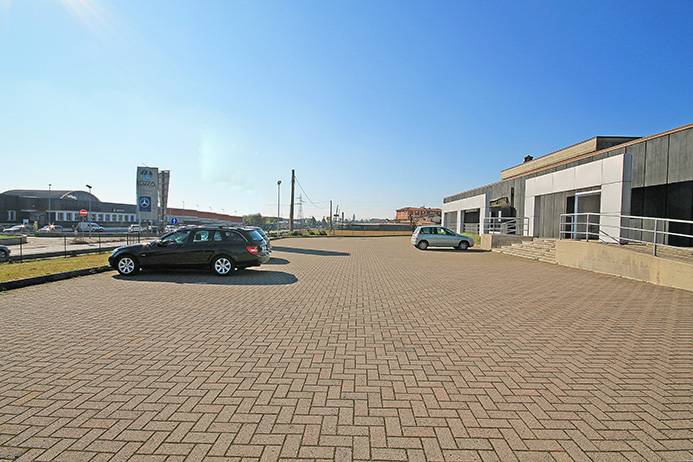 Negozio in affitto a Osio Sopra