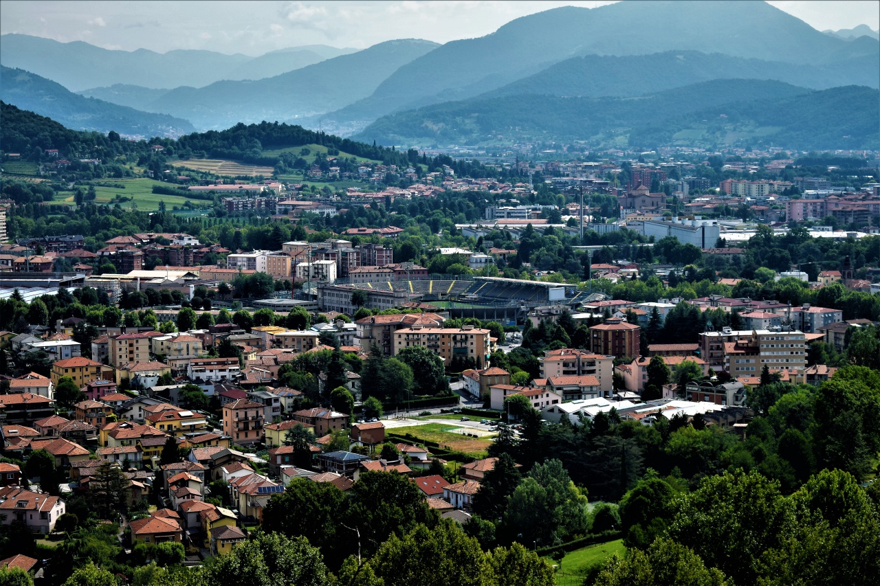 Stabile/Palazzo in vendita a Bergamo, Villaggio Sposi