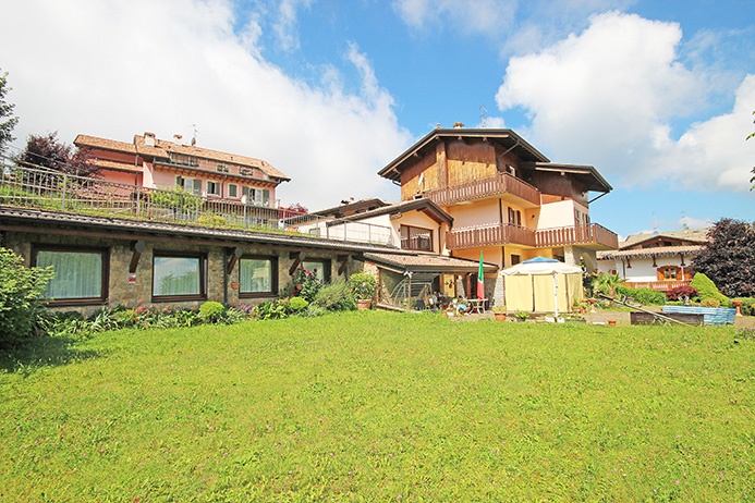 Villa in vendita a Selvino