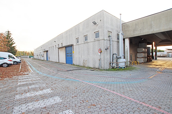Capannone in vendita a Busto Arsizio, Sacconago