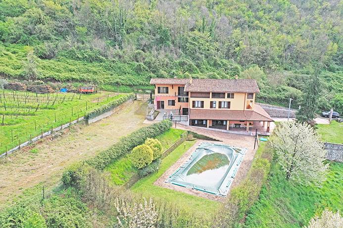 Cascina/Casale/Masseria in vendita a Monticelli Brusati