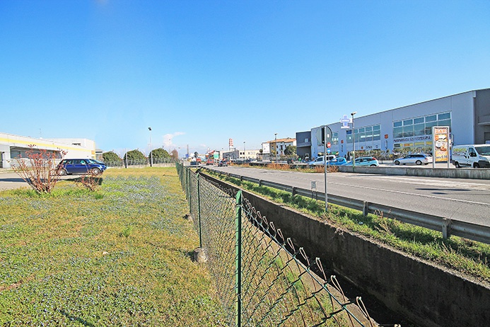 Negozio in vendita a Osio Sopra