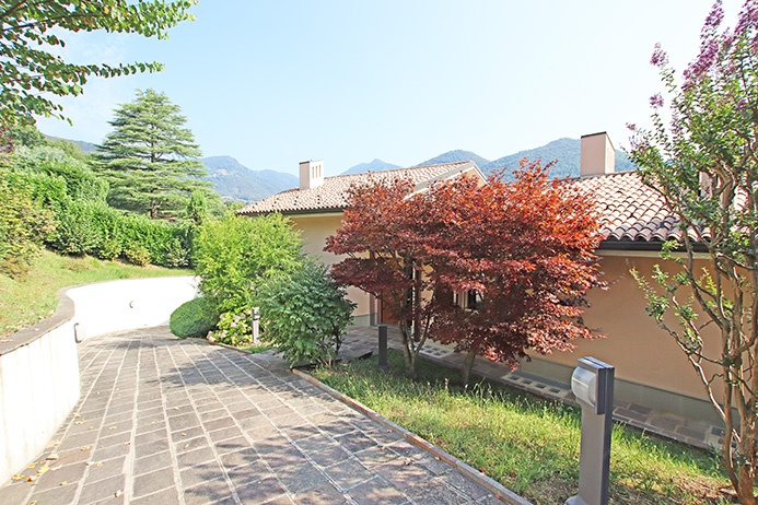 Villa in vendita a Alzano Lombardo, Nese