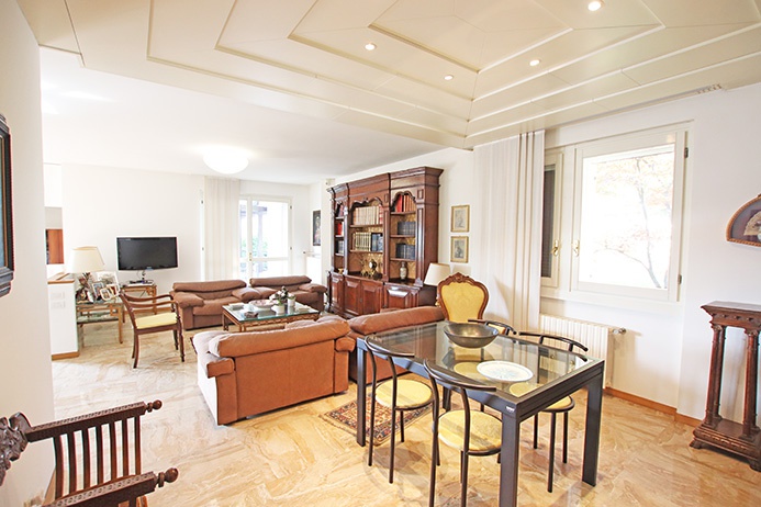 Villa in vendita a Alzano Lombardo, Nese