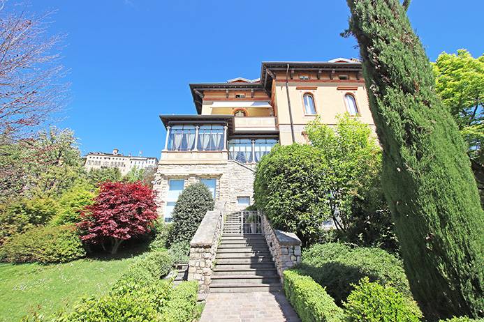 Appartamento in vendita a Bergamo, Centrale