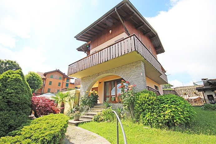 Villa in vendita a Selvino