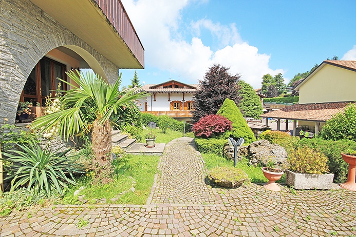 Villa in vendita a Selvino