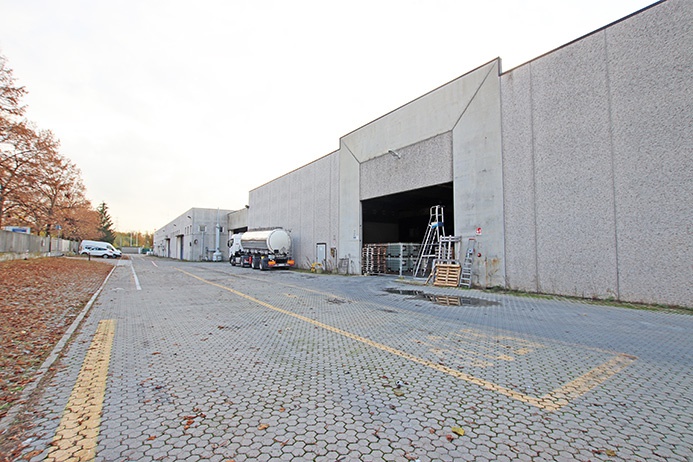 Capannone in vendita a Busto Arsizio, Sacconago