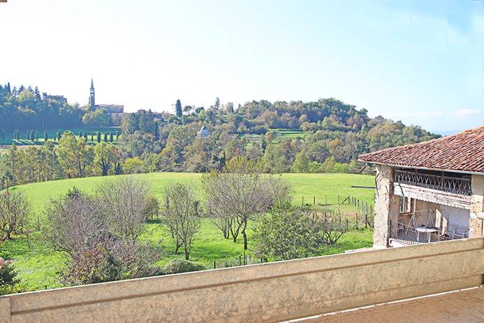 Cascina/Casale/Masseria in vendita a Caprino Bergamasco, Celana