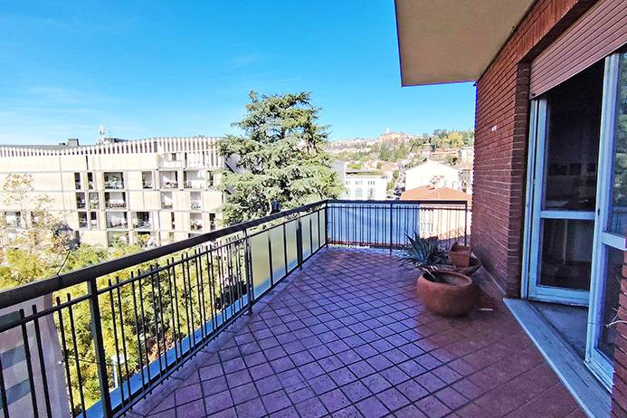 Appartamento in vendita a Bergamo, Centrale