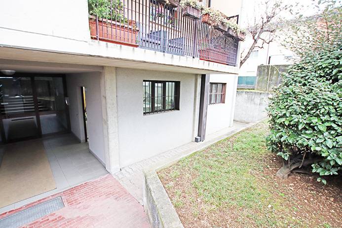 Magazzino in vendita a Osio Sotto