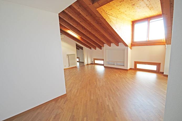 Mansarda in affitto a Bergamo, Centrale