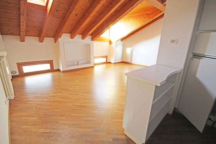 Mansarda in affitto a Bergamo, Centrale