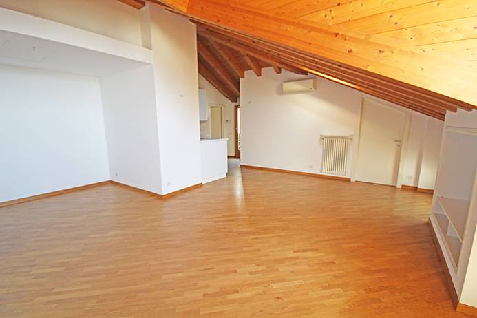 Mansarda in affitto a Bergamo, Centrale