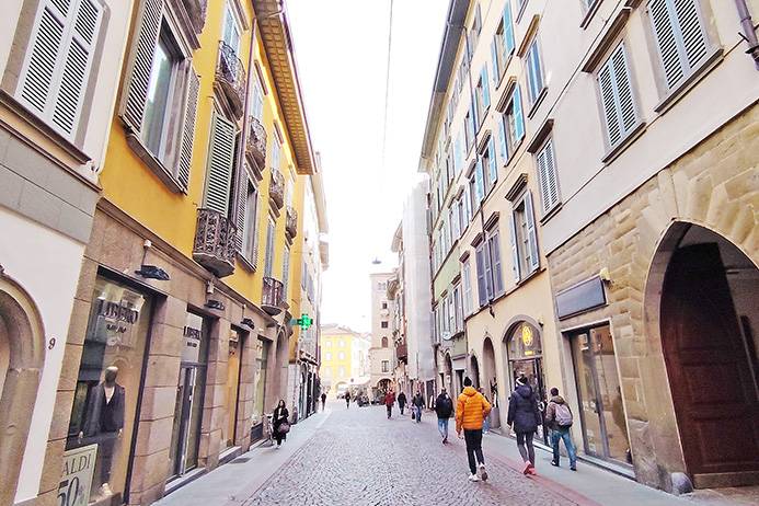 Mansarda in vendita a Bergamo, Centrale