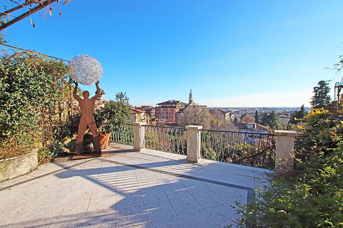 Casa indipendente in vendita a Bergamo, Centrale