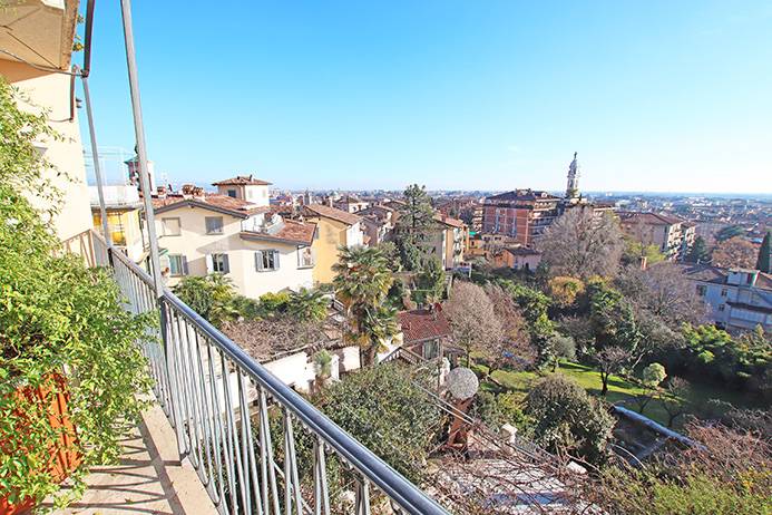 Casa indipendente in vendita a Bergamo, Centrale