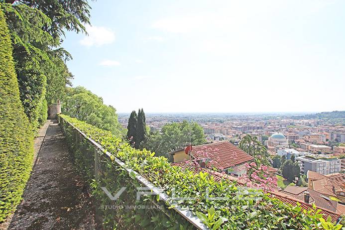 Appartamento in vendita a Bergamo, Centrale