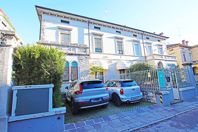 Appartamento in vendita a Bergamo, Centrale