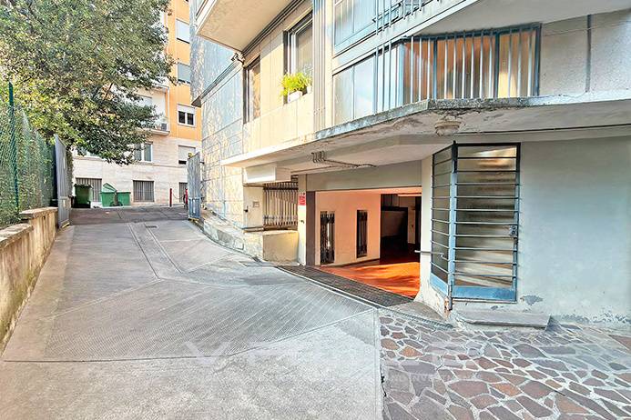 Box o garage in vendita a Bergamo, Centrale