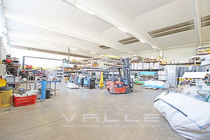 Capannone Industriale in vendita a Urgnano
