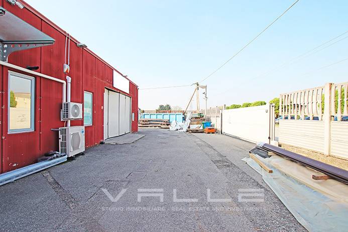 Capannone Industriale in vendita a Urgnano