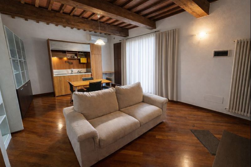 Bilocale arredato in affitto a Cascina