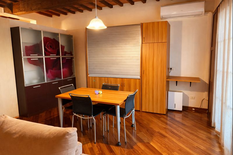 Bilocale arredato in affitto a Cascina