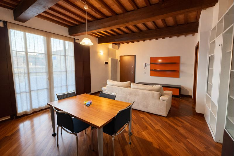 Bilocale arredato in affitto a Cascina