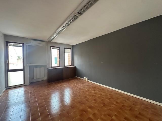 Ufficio in vendita a Cascina