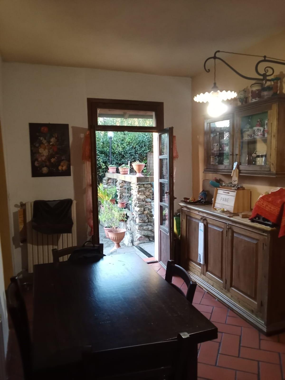 Villa con giardino, Buti la croce