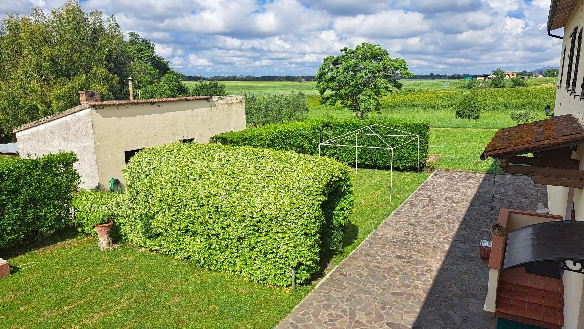 Rustico con giardino a Pontedera