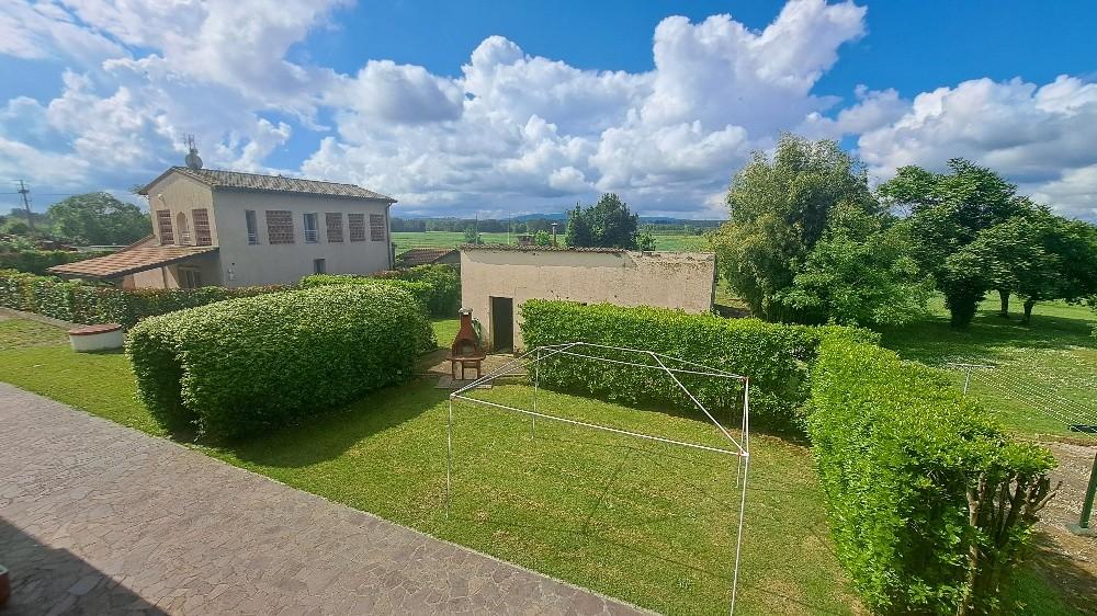 Rustico con giardino a Pontedera