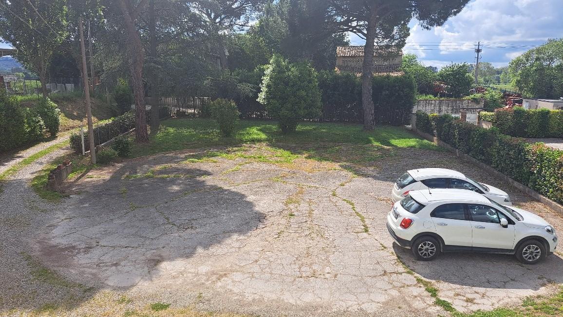 Rustico con giardino a Pontedera