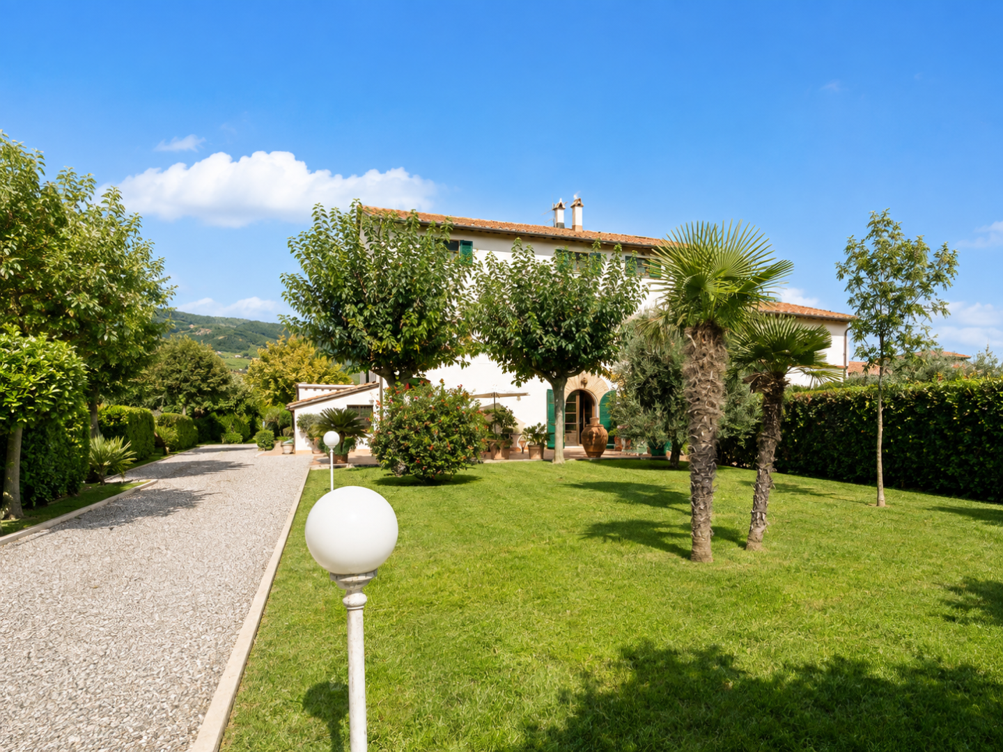 Rustico con giardino a Cascina