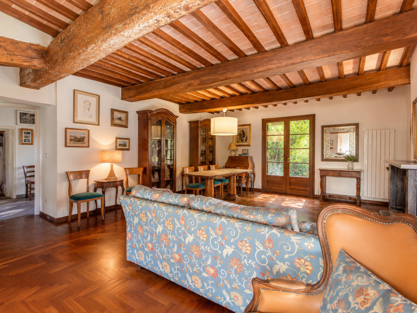 Rustico con giardino a Cascina