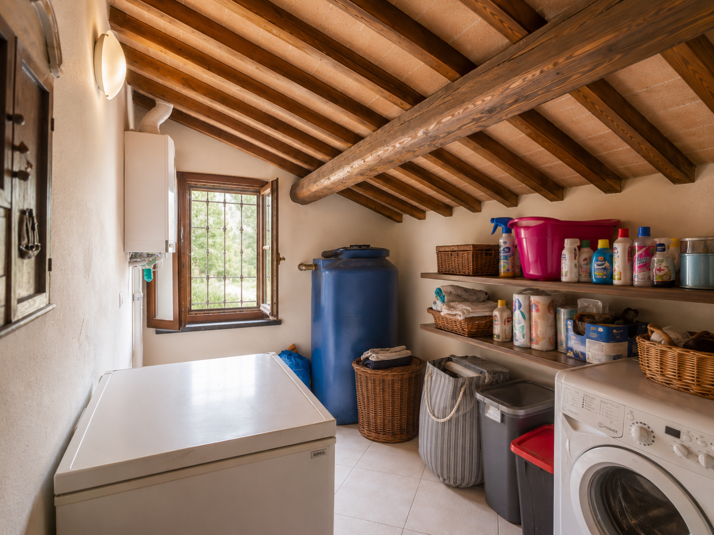 Rustico con giardino a Cascina