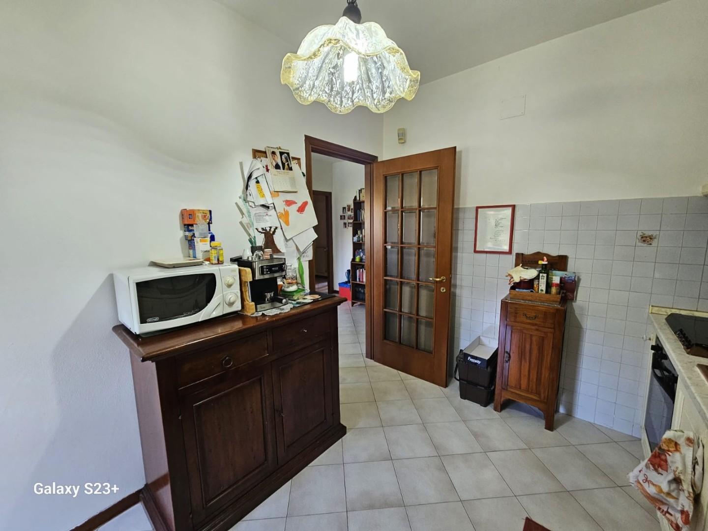 Trilocale arredato in affitto, Collesalvetti vicarello