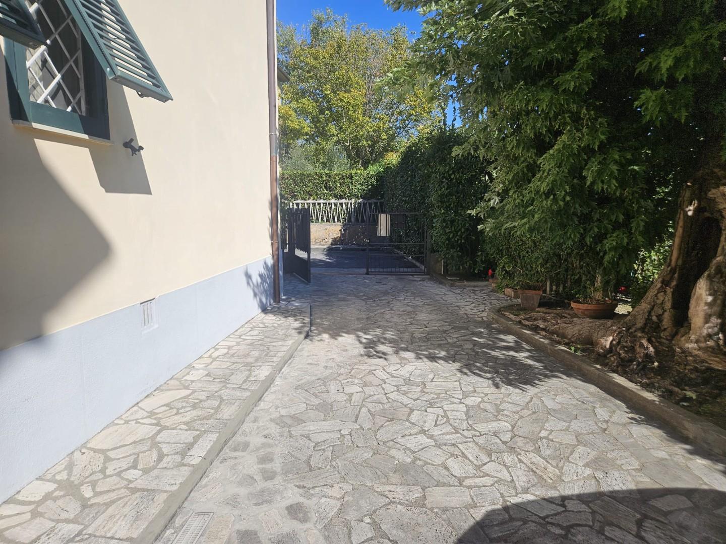 Villa Bifamiliare con giardino, Pisa porta nuova