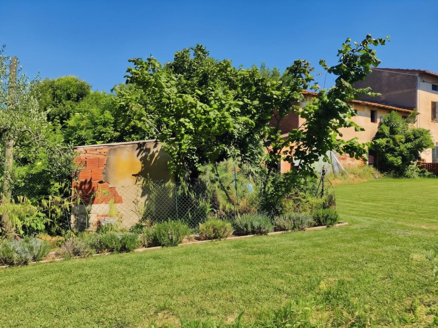Rustico con giardino, Santa Maria a Monte cerretti