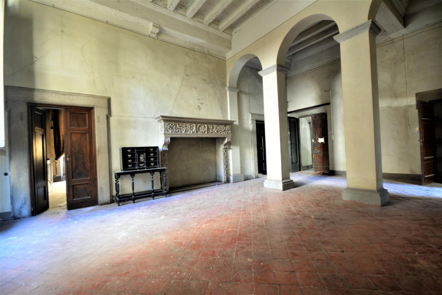Appartamento da ristrutturare, Lucca centro storico