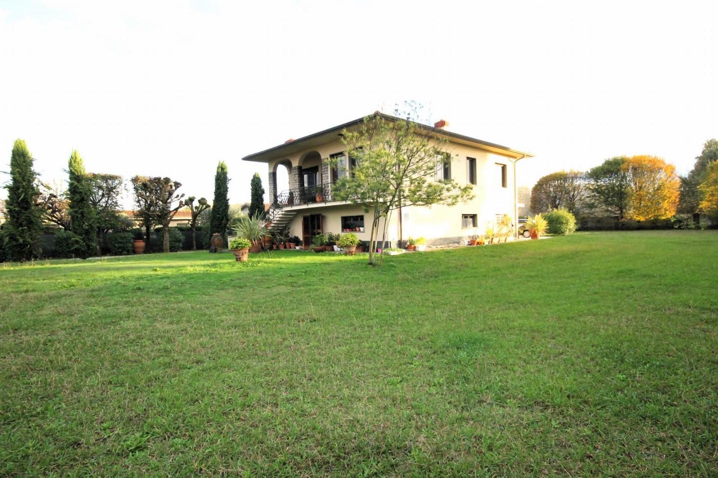 Villa con giardino, Capannori lammari