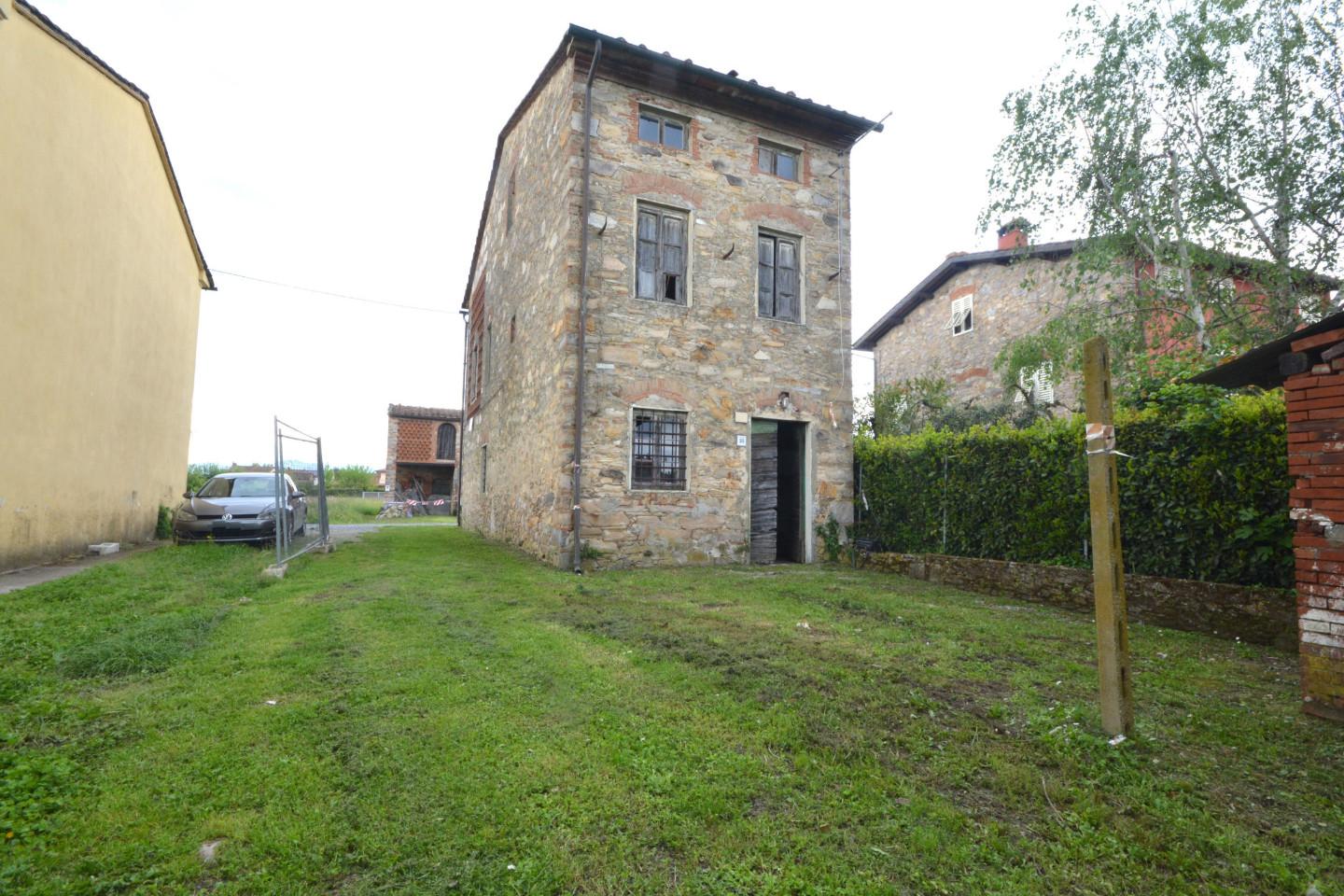 Rustico con giardino, Capannori carraia