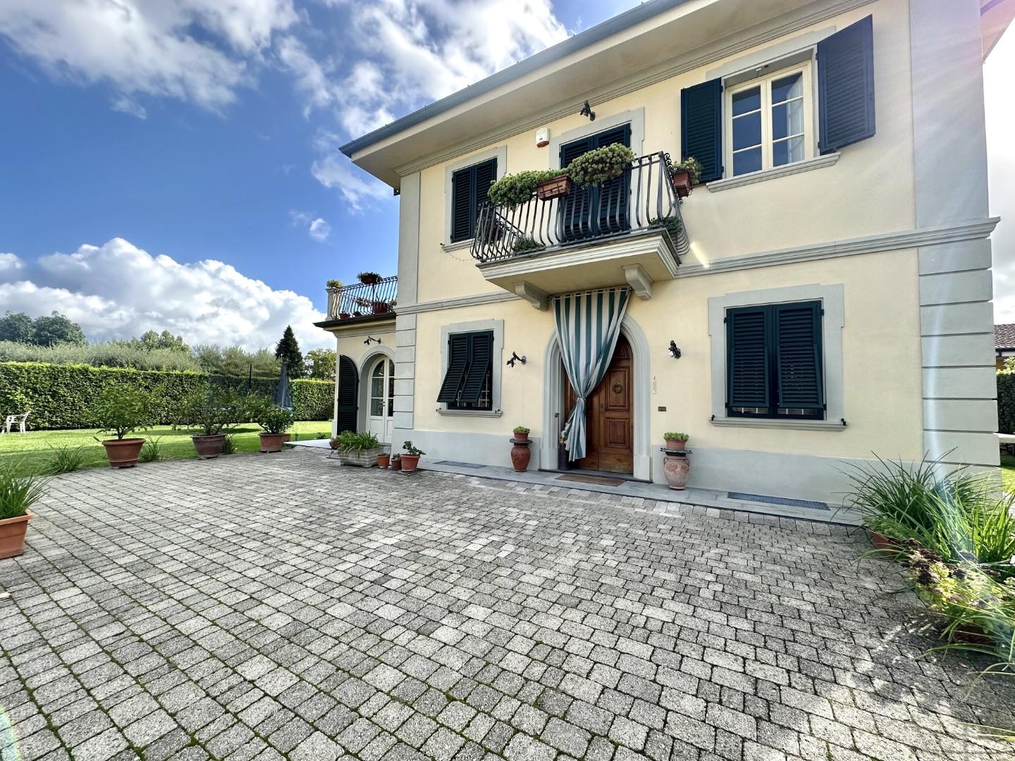 Villa con giardino, Capannori santa margherita