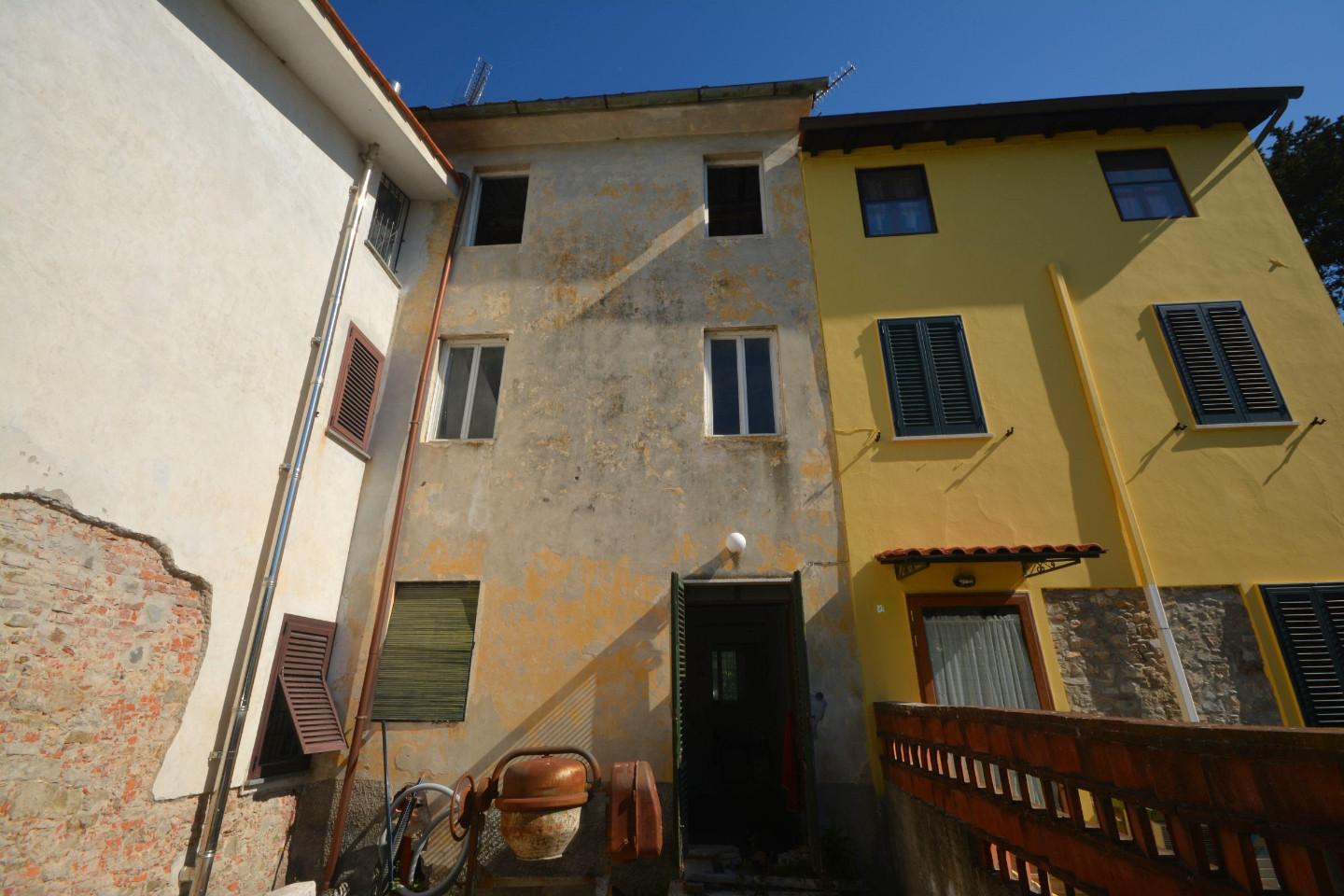 casa indipendente in vendita a Lucca in zona Nave