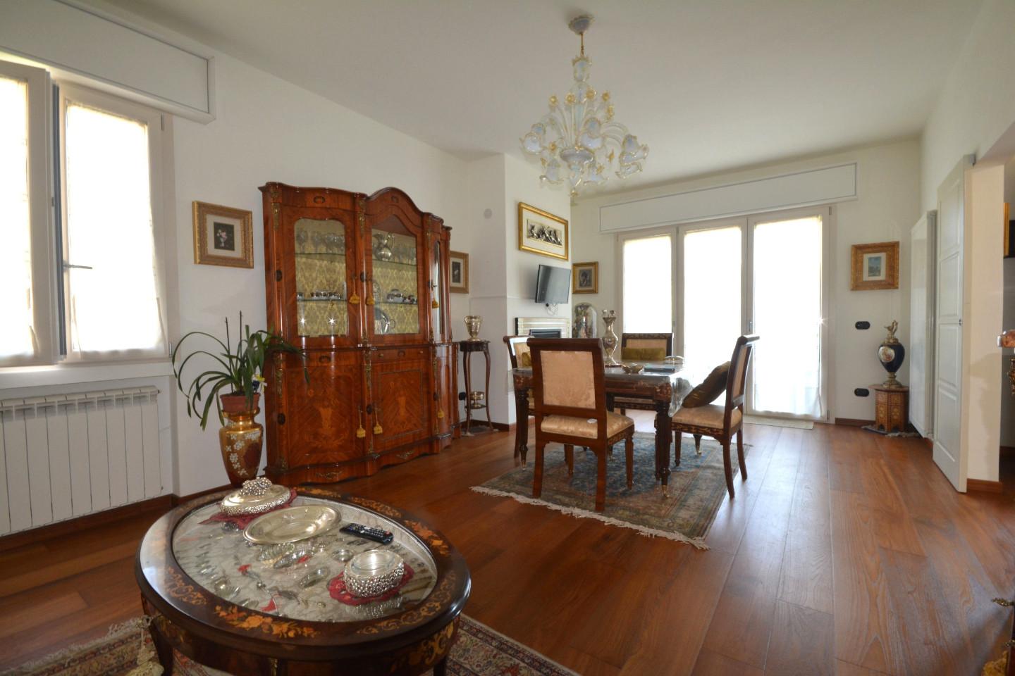 Villa con giardino, Lucca sant'angelo in campo