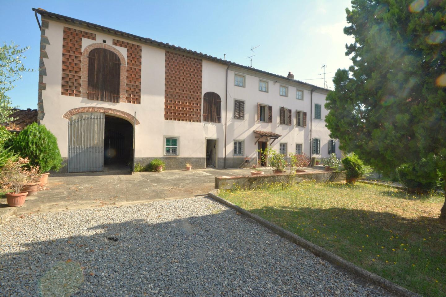 Villa Bifamiliare con giardino, Capannori verciano